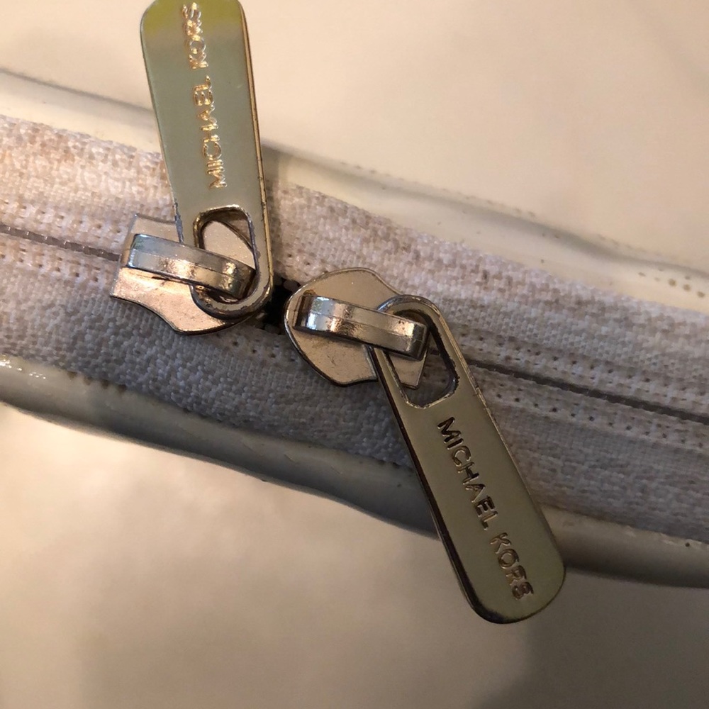 Authentic Michael Kors iPad case - Picture 2 of 8